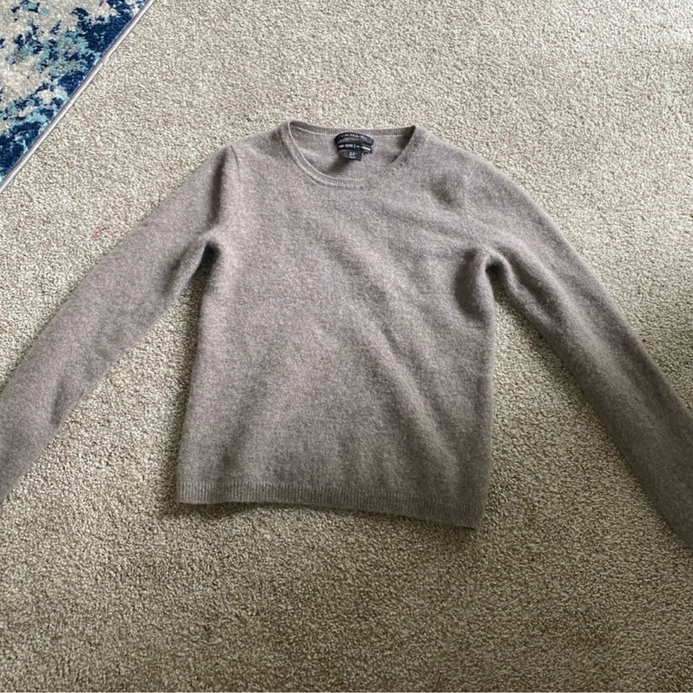 Tahari 100% cashmere sweater xs